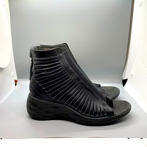 HTF Black on Black Nike Lunarsandiator size 8